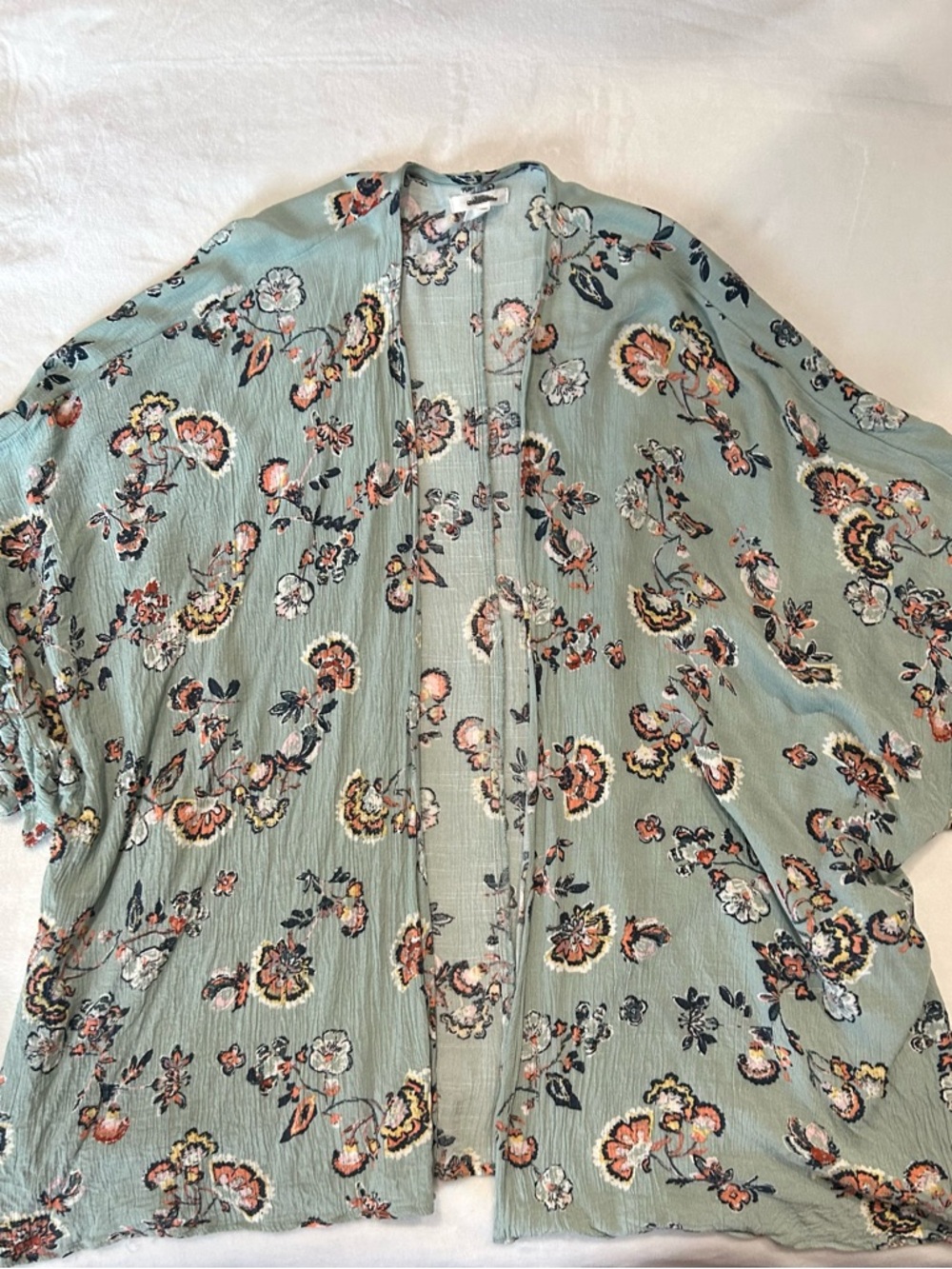 🌼 $5 Sale! 🌼 Maurice’s Floral Kimono Cardigan One Size
